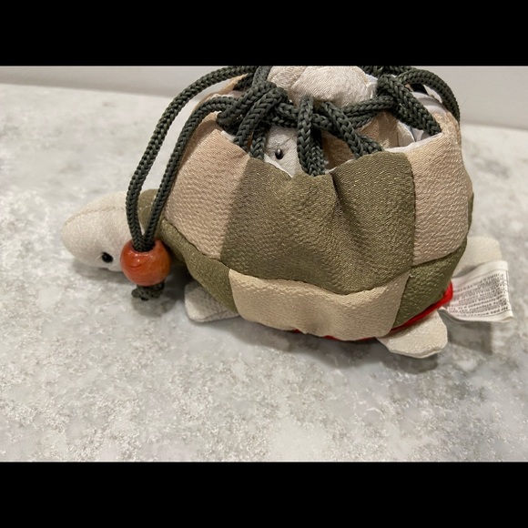 Momma turtle and babies in a bag. - Picture 2 of 3